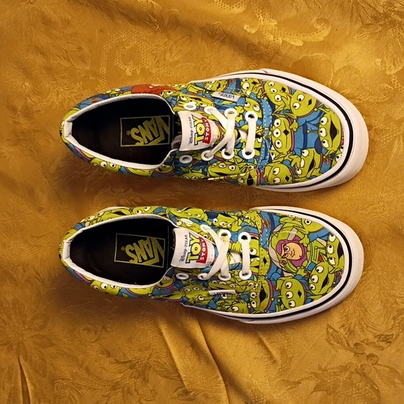 VANS RARE LIMITED EDITION Toy Story Aliens Woody and Buzz Women's 6.0 Men's 4.5 - Picture 4 of 14